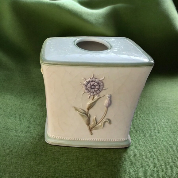 Croscill Crackle Glaze Raised Flowers Veronica Bath Ceramic Tissue Box Cover - Picture 3 of 11